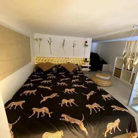 Loft Intero Stile Jungle Apartman *